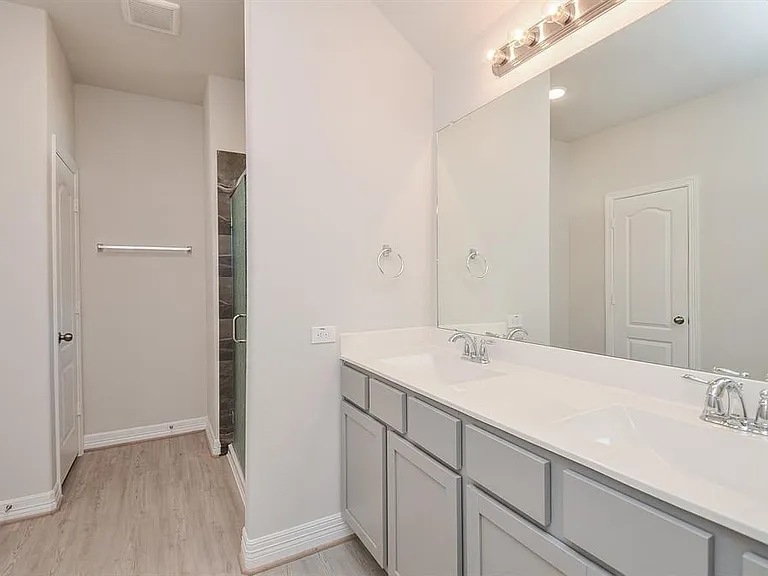 7402 Sunlit Harbor Dr — Photo 12