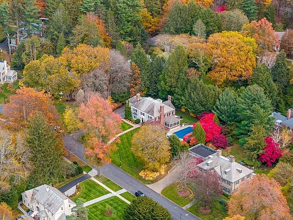 2nd image of 6 Paul Revere Rd