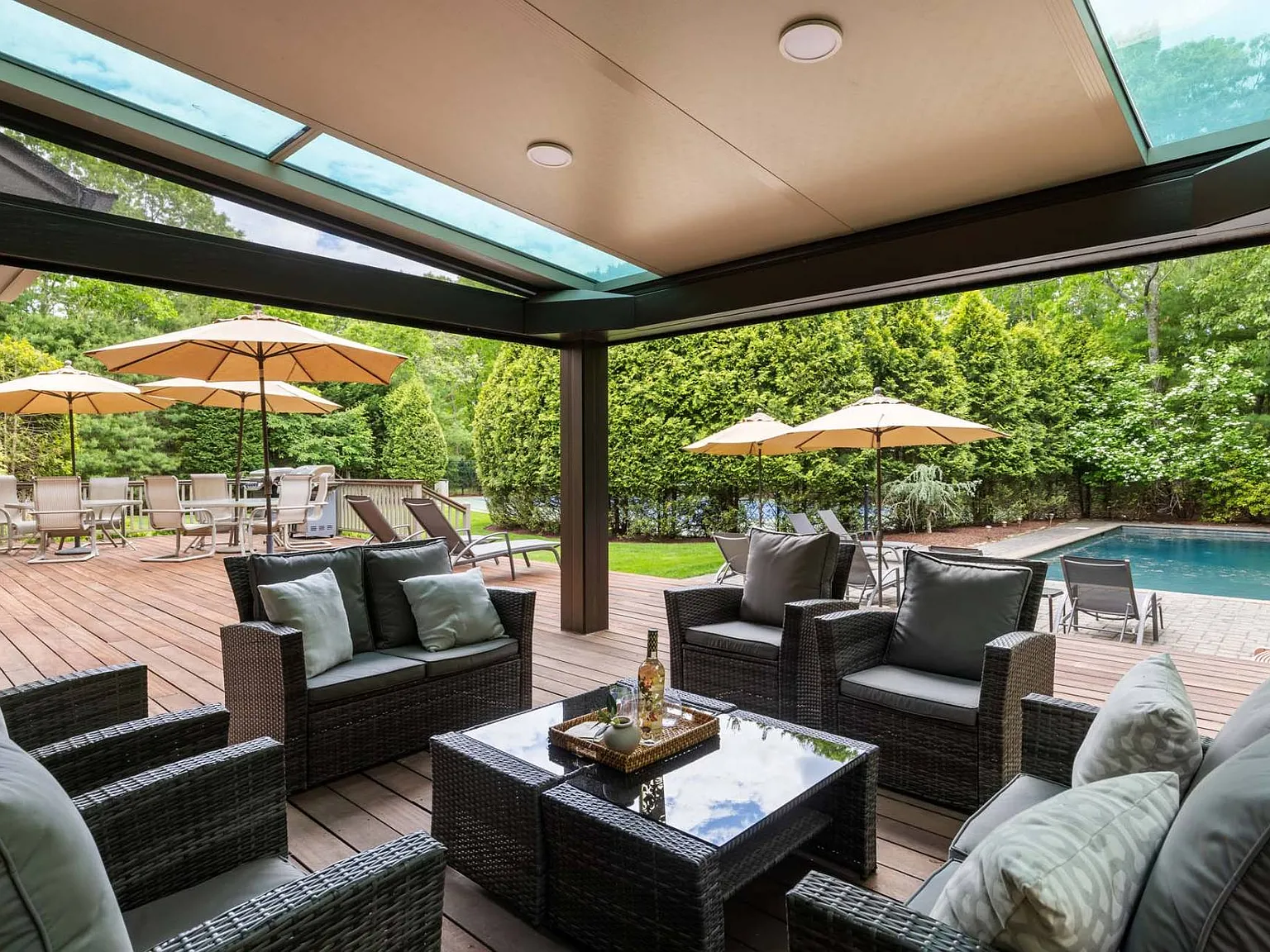 Quogue Village Six Bedroom With Pool And Tennis — Photo 2