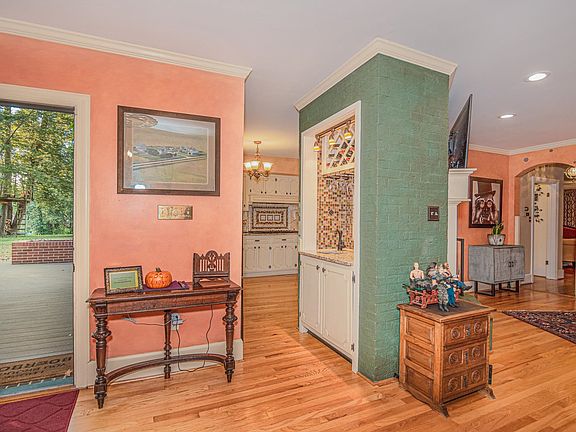 3rd image of 1004 Highland Ave