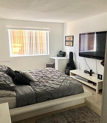 3rd image of 1225 NE 124th St APT 32A
