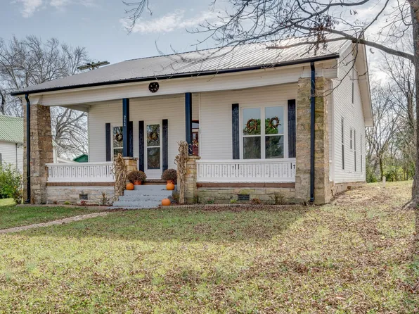 211 Jackson St, White Bluff, TN 37187