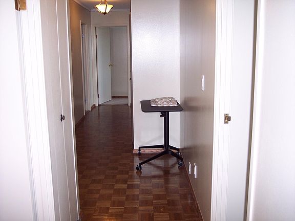 4th image of 4540 8th Ave Ne 1401 #98105