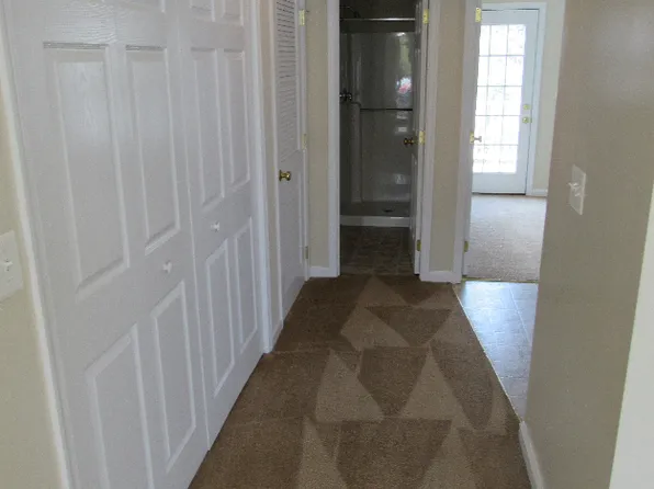 1 bed, 1.0 bath, 450 sqft, $1,100, 14835 Porterfield Dr APT 2, Orange, VA 22960