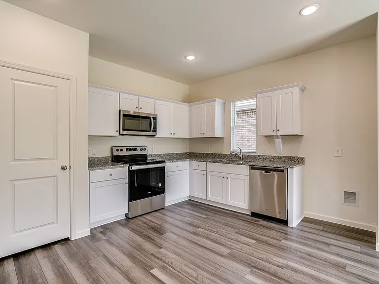 778 Camden Dr — Photo 6