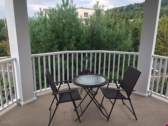 3rd image of 174 Victoria Dr #174