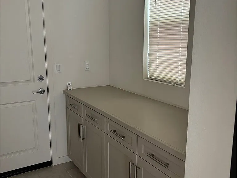 2565 E Embry Ln — Photo 18