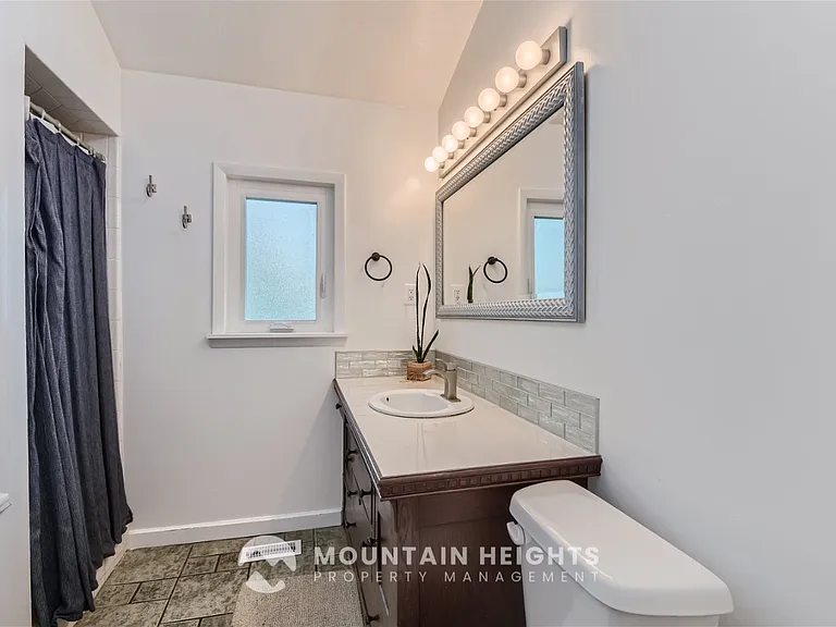 677 N Capitol St — Photo 12