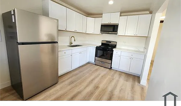 218 N Westlake Ave — Photo 3