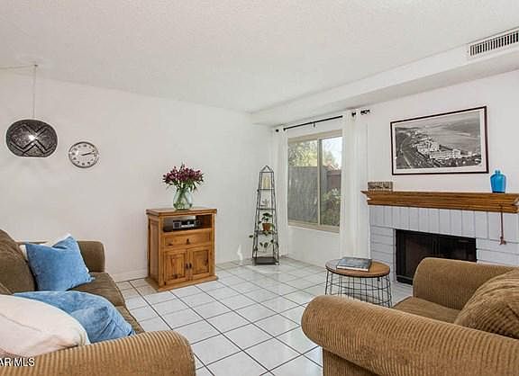 4th image of 6688 Summerhill Ct