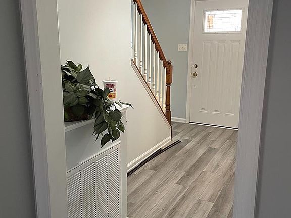 5th image of 11809 Camelot Way