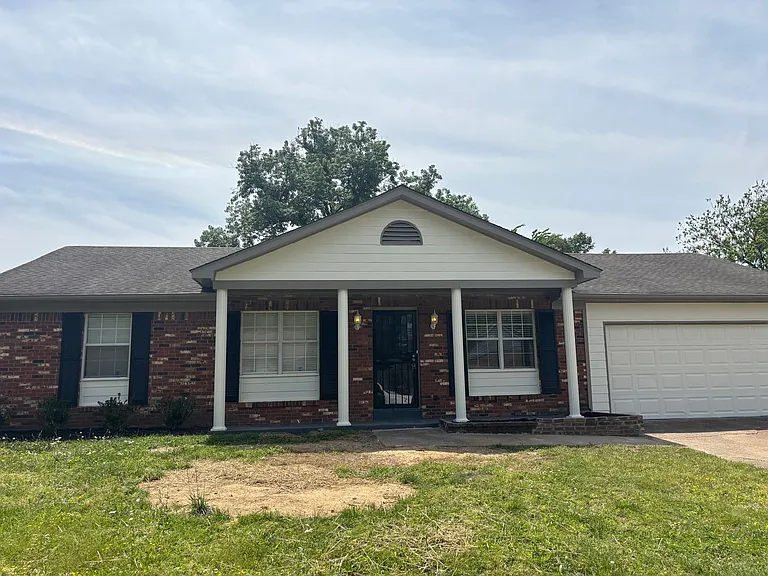 3989 Battlefield Dr — Photo 1