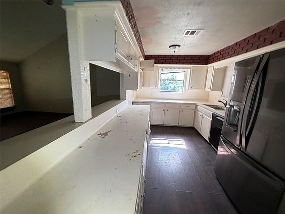 4th image of 8939 Intervale St