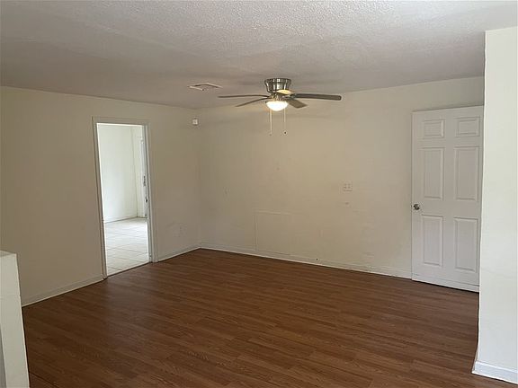 3rd image of 905 7th St #B