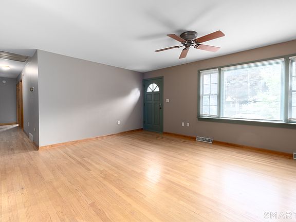 5th image of 130 Pheasant Run Road