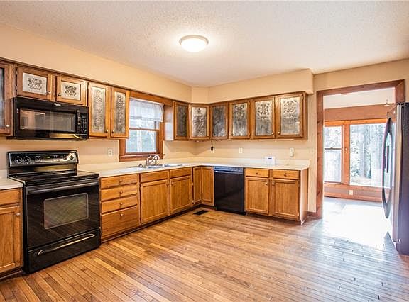 4th image of 1140 37th Avenue Dr NE