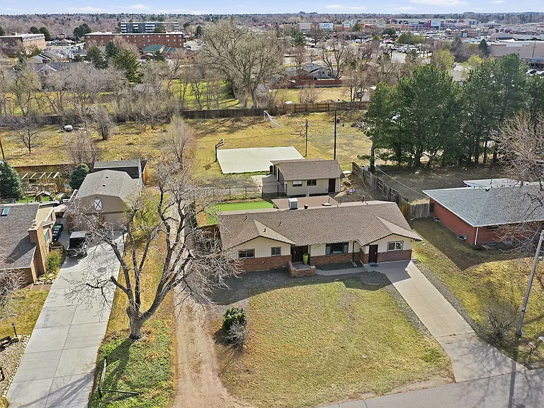 1040 S Fulton St — Photo 29