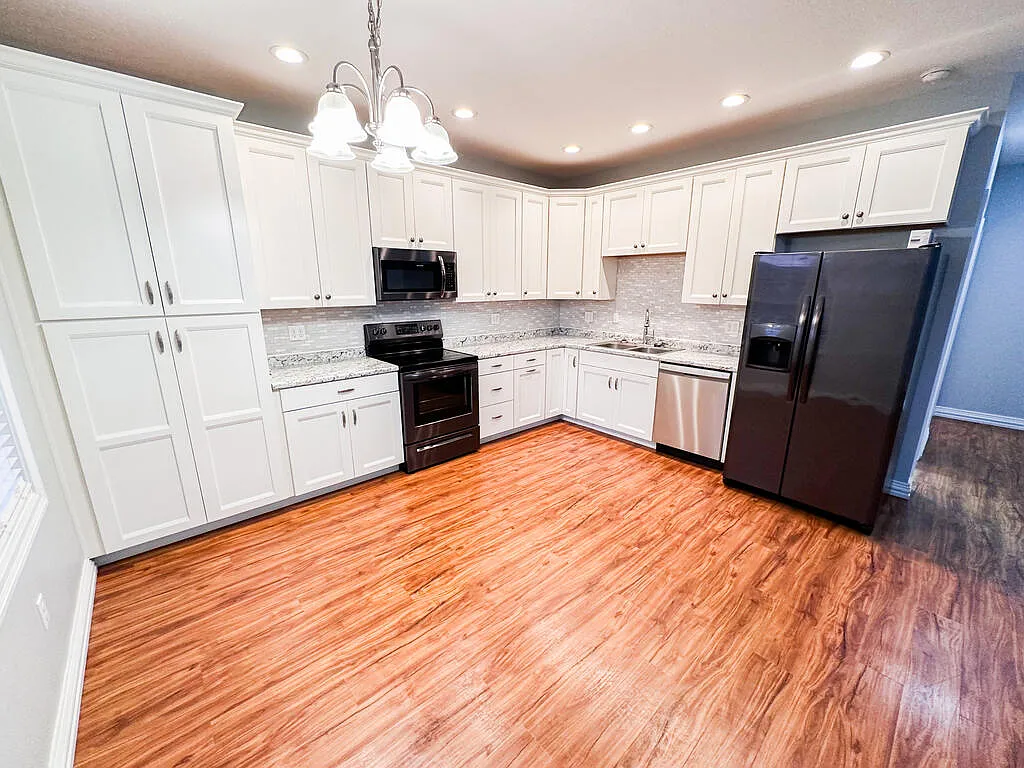 2 bed, 1.5 bath, $1,600 — Photo 2