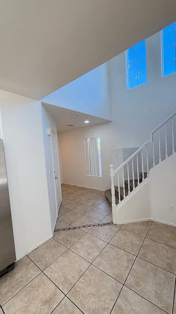 (Include Some Utilities) 4 Bedroom 3 Bath On Corner Lot In Mountains Edge — Photo 4