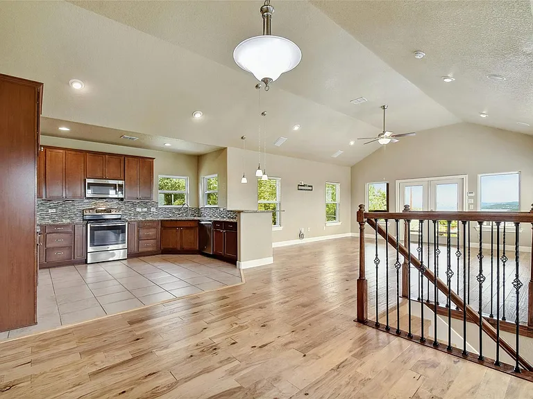 1007 Meckel Dr — Photo 8