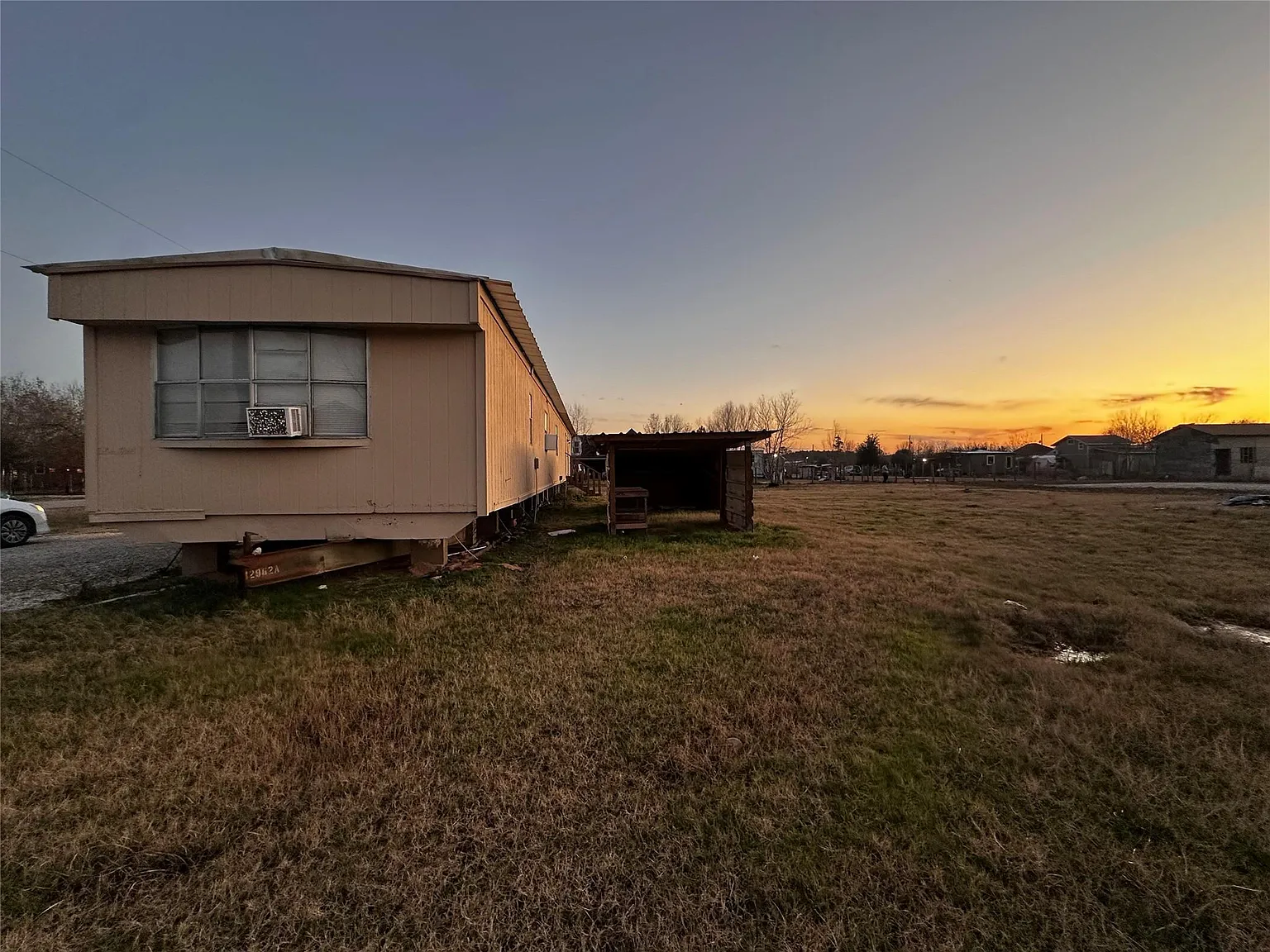 3 bed, 2.0 bath, 1064 sqft, $1,100 — Photo 3