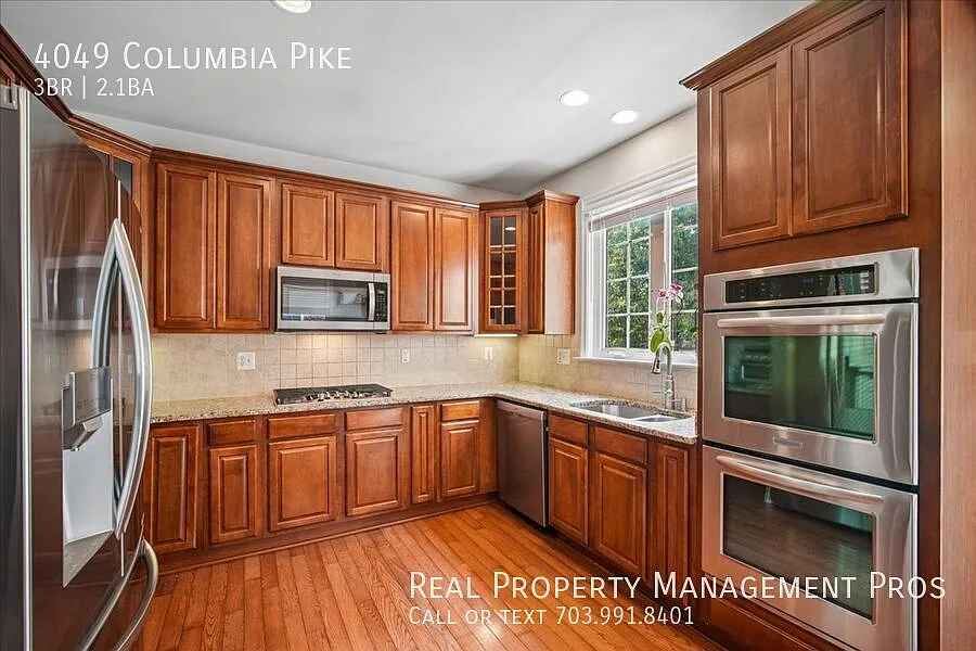 Four levels of luxury living in the heart of Arlington! — Photo 2