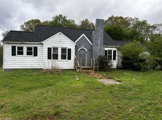 690 Old Hollow Rd, Winston Salem, NC 27105