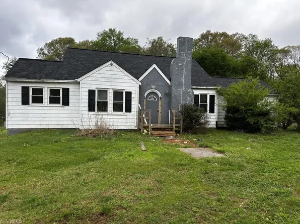 690 Old Hollow Rd, Winston Salem, NC 27105