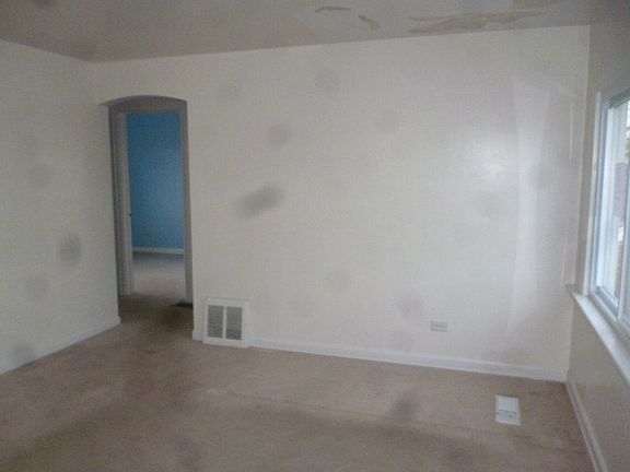 3rd image of 559 S Elmwood Ave