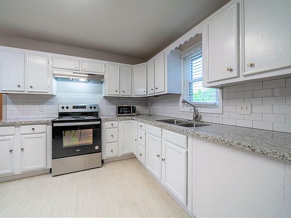 2nd image of 940 Randolph St #12774913