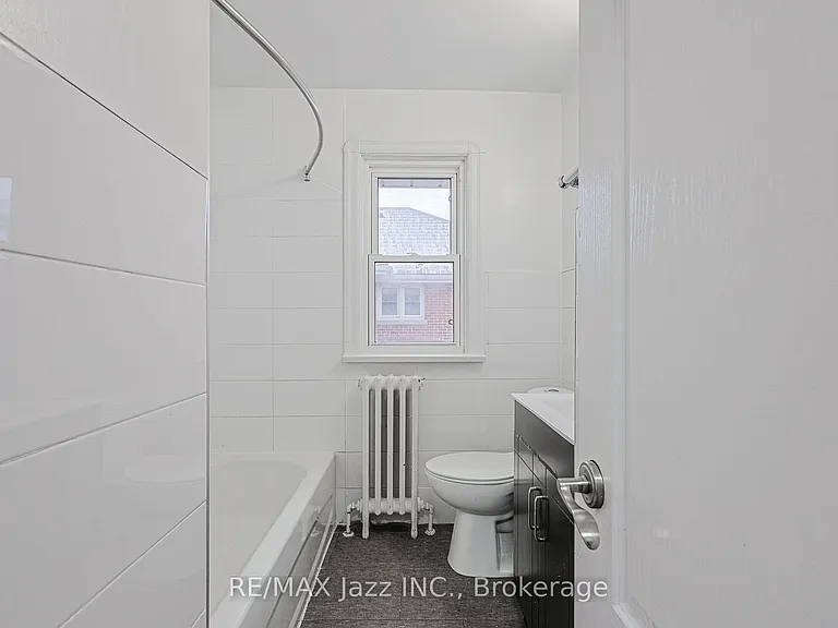 366 Mary St N #4 — Photo 26