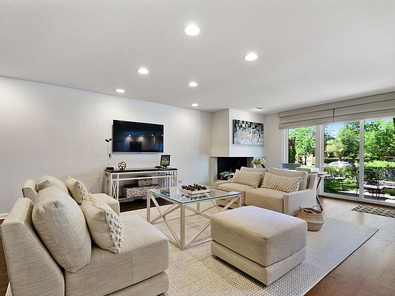 3rd image of 1716 Wildberry Dr Unit B