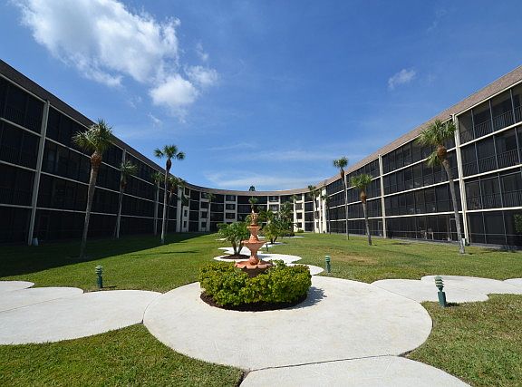 3rd image of 2424 N Federal Hwy APT 111