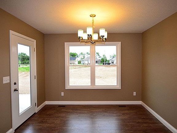 5th image of 516 Loxley Ln
