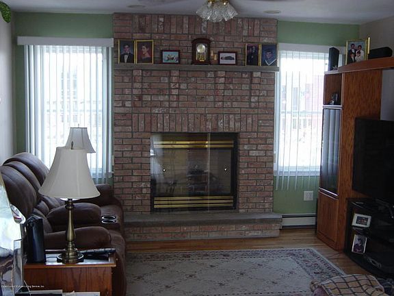5th image of 42 Thollen St