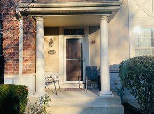 2494 Waterbury Ln, Buffalo Grove, IL 60089