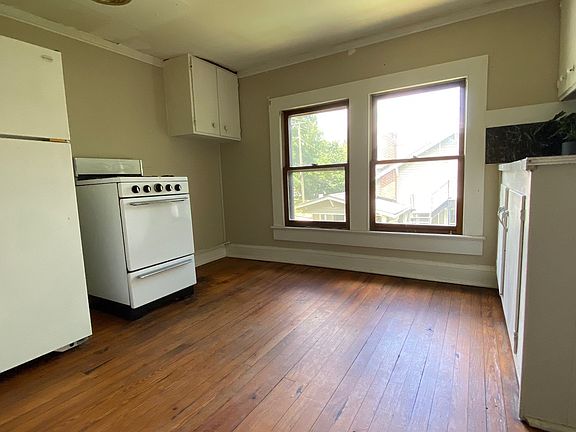 3rd image of 204 Rockyford St #B