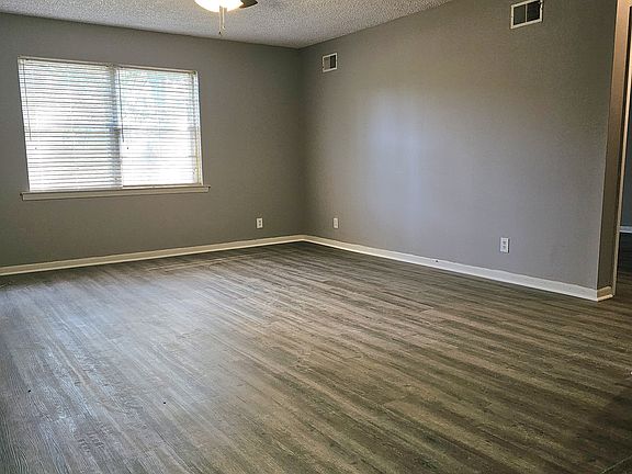 2nd image of 8144 Oakbrook Dr