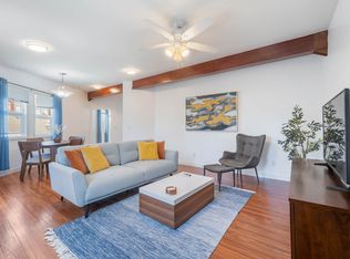 19824 Victory Blvd, Woodland Hills, CA 91367