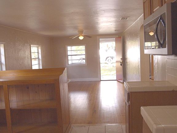 3rd image of 2223 SE 10th Ave