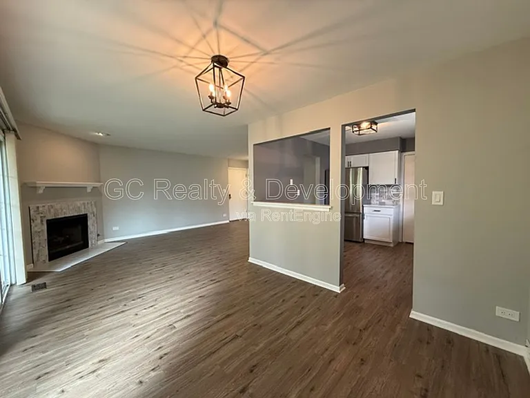 1686 Grosvenor Cir #B — Photo 6