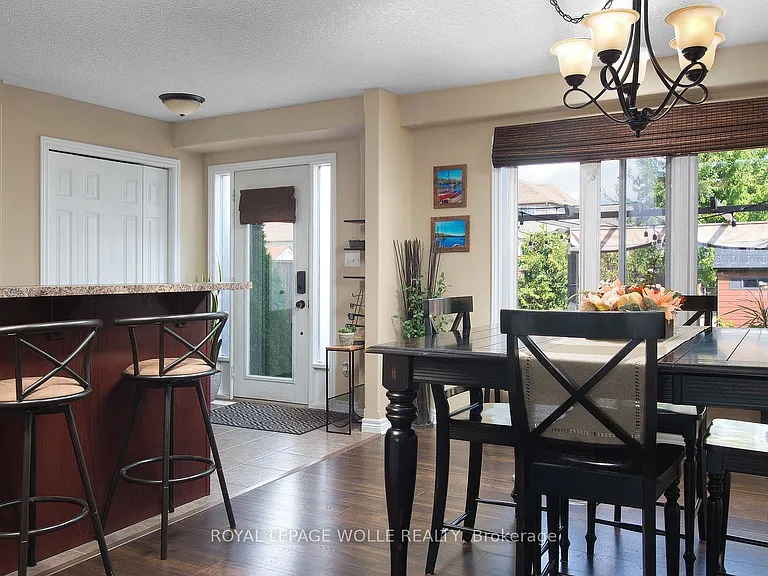 511 Victoria Rd N — Photo 41
