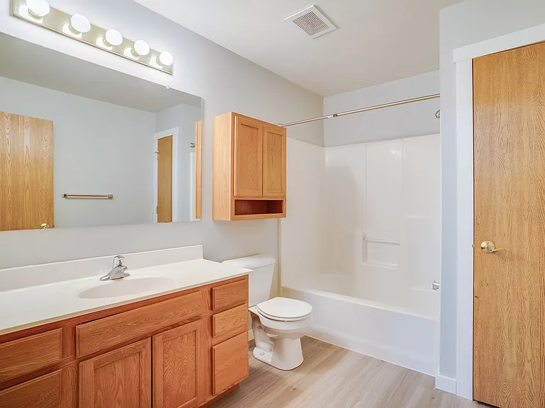 805 Angel Ct — Photo 45