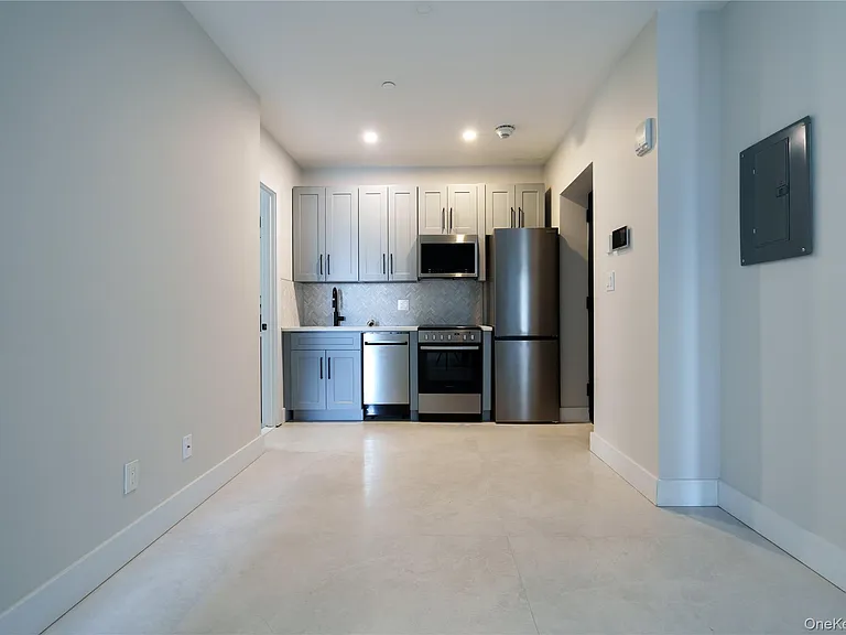 315-1J W Broadway W #1J — Photo 6