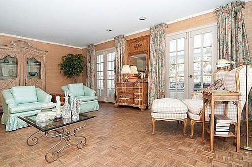 4th image of 2518 Peachtree Ln