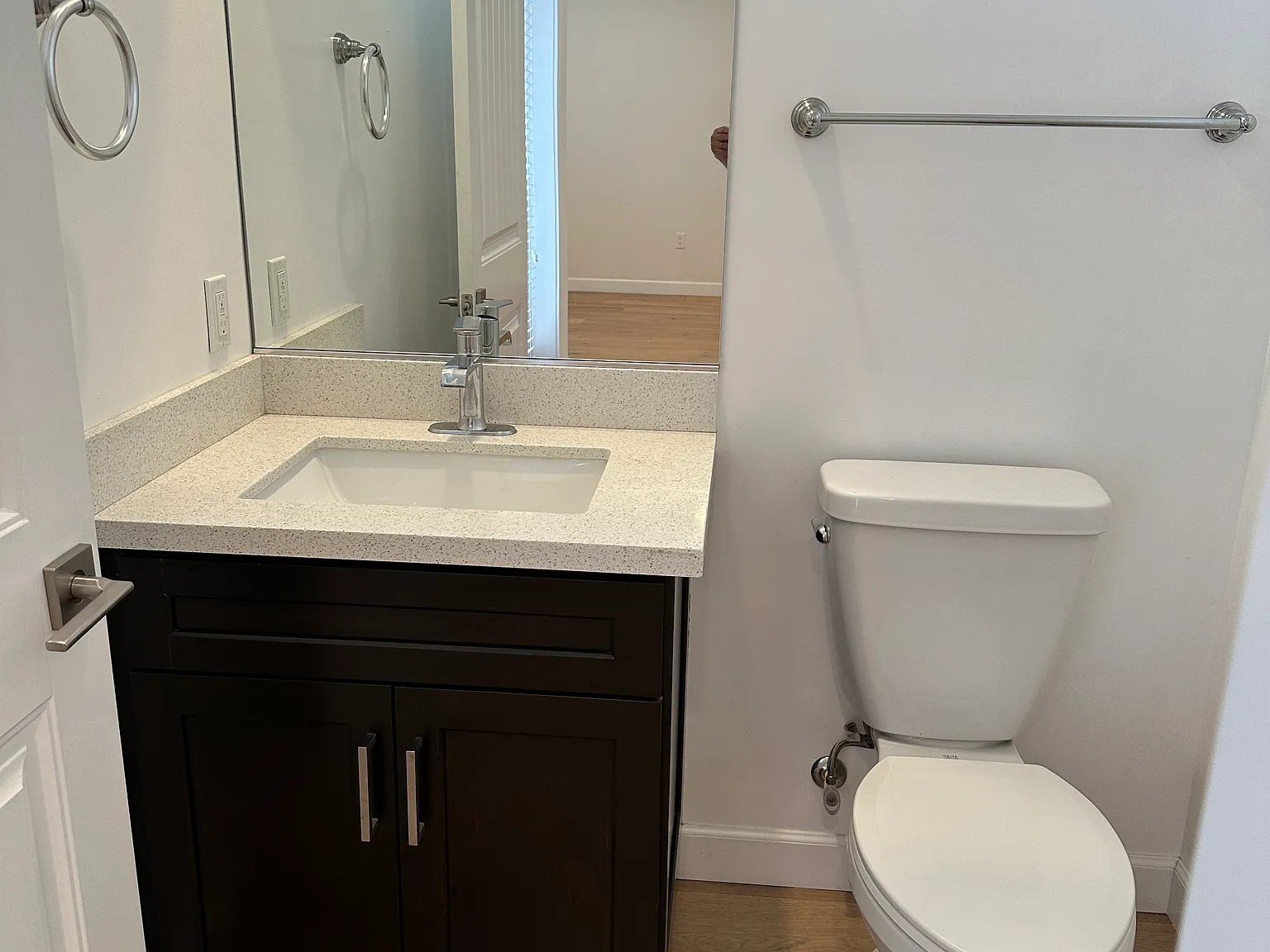 3 bed, 2090 sqft, $3,950 — Photo 4