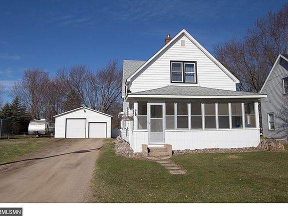3rd image of 621 Oak Ave N
