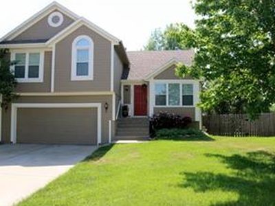 5561 Belmont Dr, Shawnee, KS, 66226
