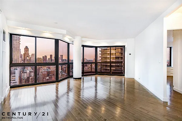 Rented by Century 21 Metropolitan | media 7