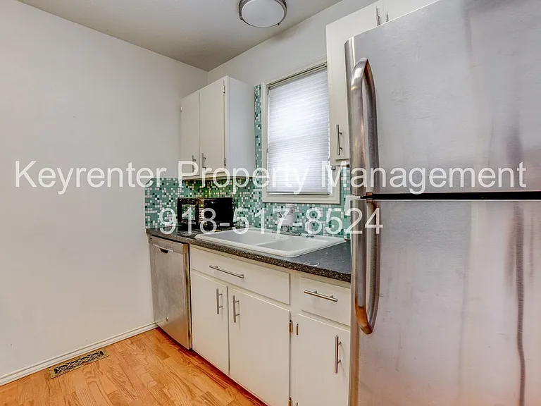 1303 S Lawton Ave #E — Photo 10